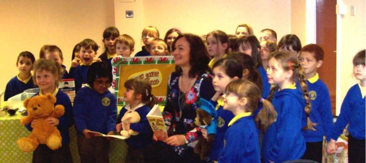 Wendy with children from Richmond Park School at Carmarthen Library