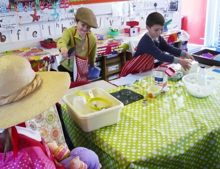 Children from Ysgol-Castell, Kidwelly, dressed as Da-cu and Emyr Rhys and Nain